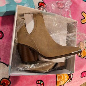 BNWT soda booties size 9 women